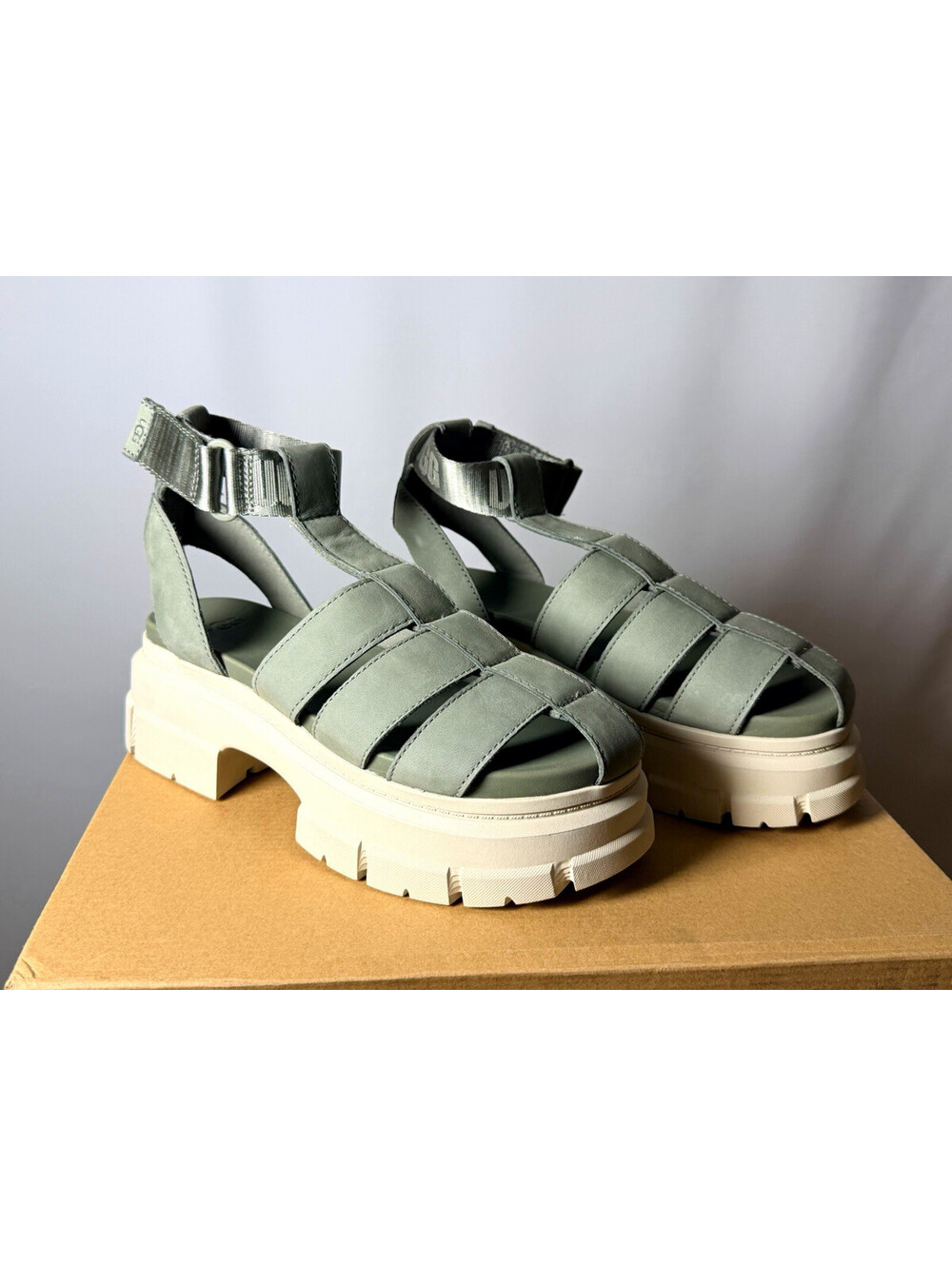 UGG Women's Green Leather Fisherman Sandals US 7